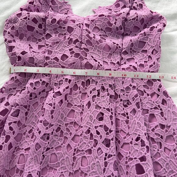 Lilac lace dress - Picture 5 of 9